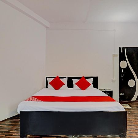 Hotel O Samrat Gáziábád Kültér fotó
